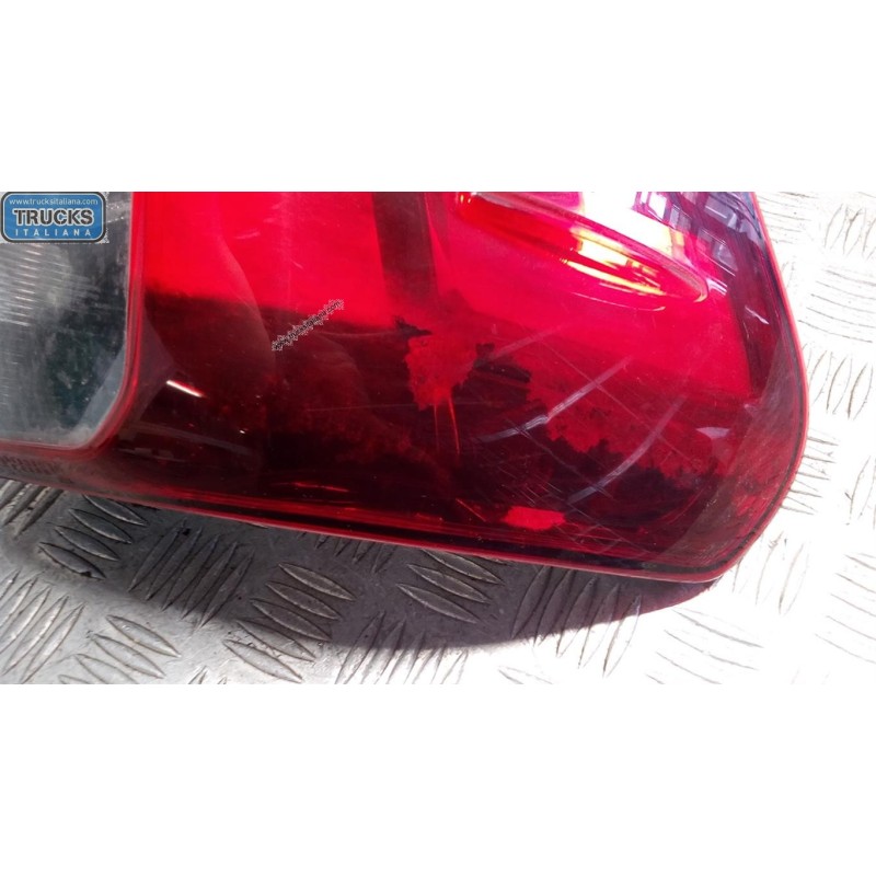 TOYOTA FARO POSTERIORE ESTERNO DESTRO TOYOTA Hilux 2016>2020 usato