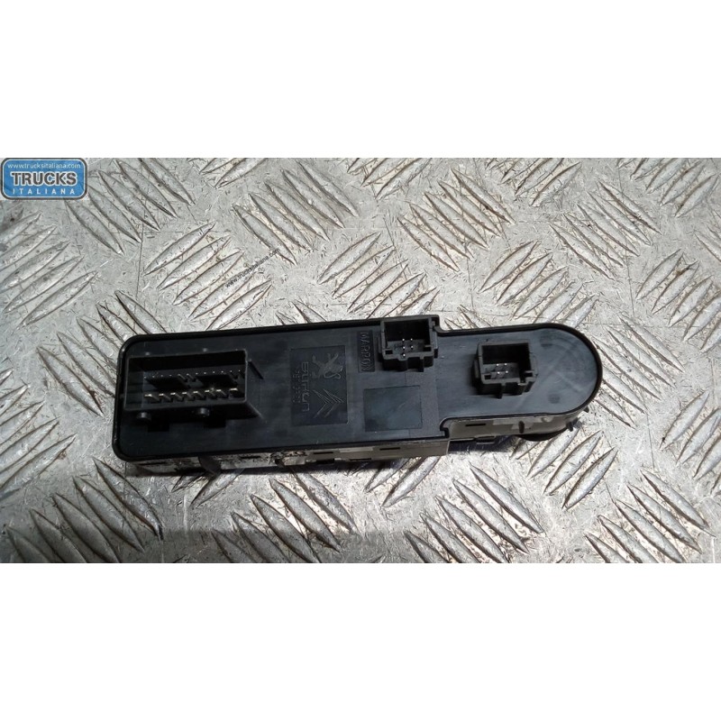 CITROEN INTERRUTTORI E PULSANTI ALZAVETRI CITROEN DS4 2015> usato