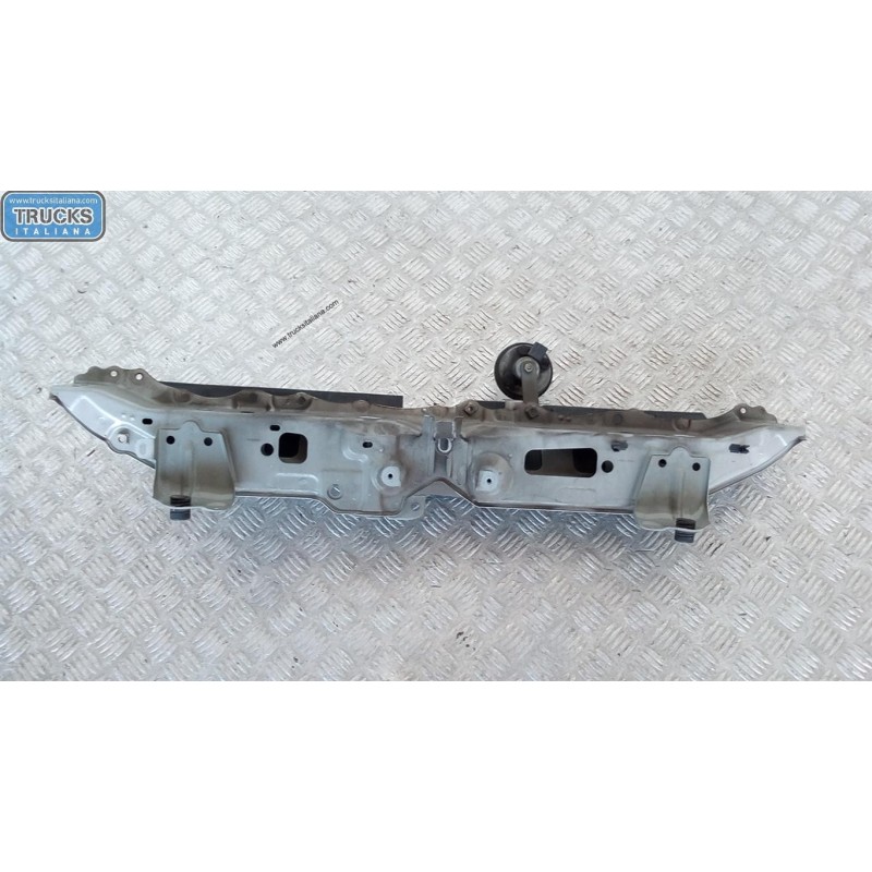 TOYOTA RIVESTIMENTO SUPERIORE ANTERIORE TOYOTA Yaris 2005>2008 usato