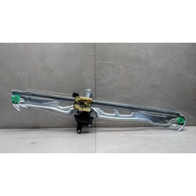 ALZA VETRI ANTERIORI...