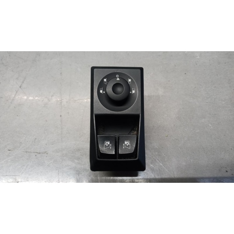 RENAULT truck INTERRUTTORI E PULSANTI ALZAVETRI RENAULT truck T 2014> usato