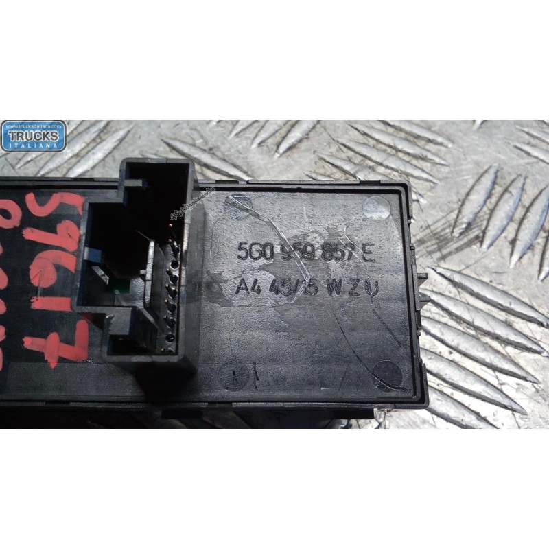 VOLKSWAGEN INTERRUTTORI E PULSANTI ALZAVETRI VOLKSWAGEN Passat 2014> usato