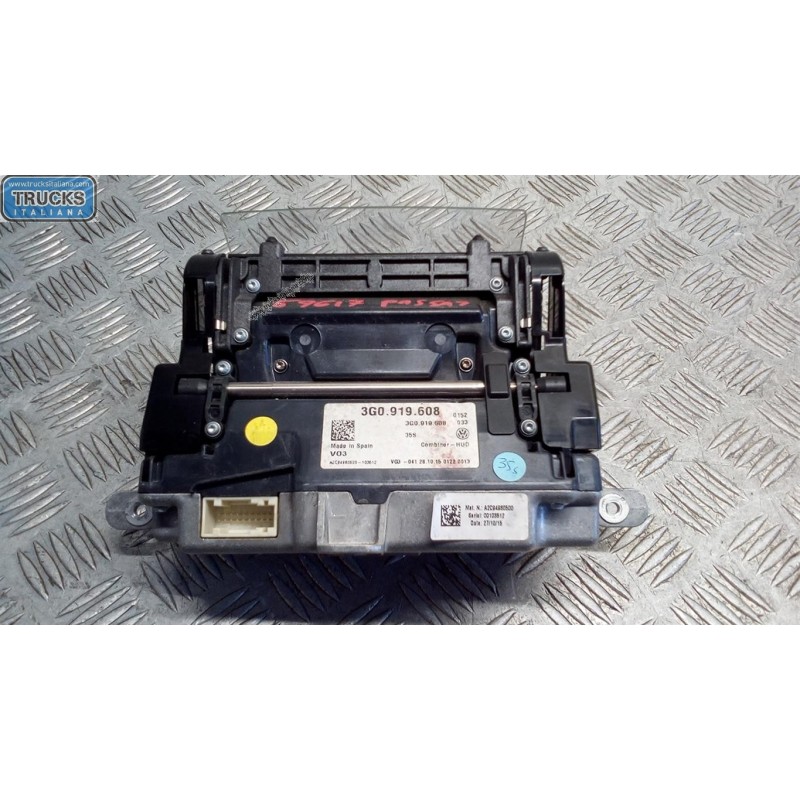 VOLKSWAGEN VARIOUS DISPLAY  VOLKSWAGEN Passat 2014> used