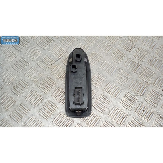 INTERRUTTORI E PULSANTI ALZAVETRI PEUGEOT 208 2012>2015 usato