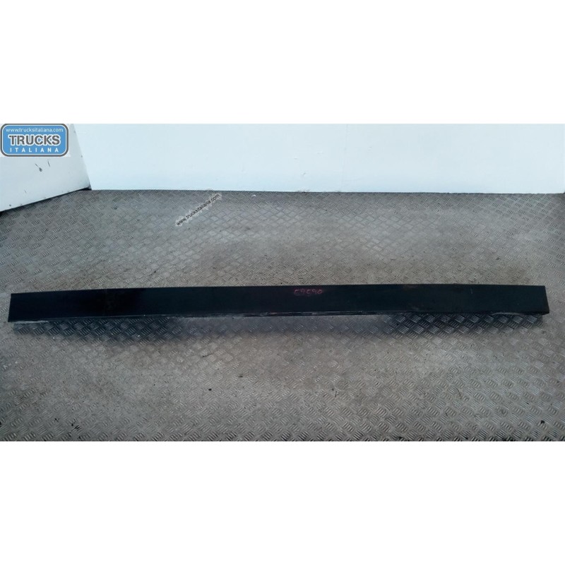 IVECO TRAVERSA ANTERIORE PARAURTO IVECO Stralis 2013> usato