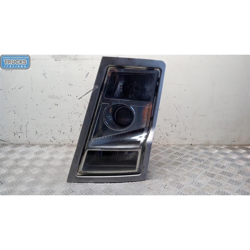 VOLVO truck FARO ANTERIORE SINISTRO VOLVO truck FH12 II 2002>2008 usato