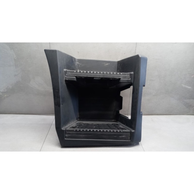 RENAULT truck PEDANA SALITA A/DX RENAULT truck T 2014> usato