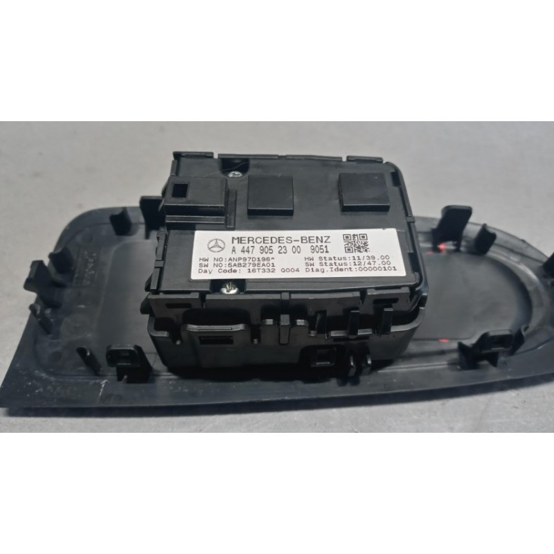 MERCEDES-BENZ van INTERRUTTORI E PULSANTI ALZAVETRI MERCEDES-BENZ van Vito-V (W447) 2014>2019 usato