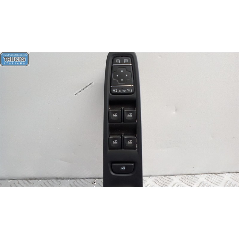 RENAULT INTERRUTTORI E PULSANTI ALZAVETRI RENAULT Captur 2013>2017 usato