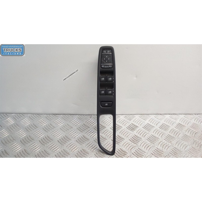 RENAULT INTERRUTTORI E PULSANTI ALZAVETRI RENAULT Captur 2013>2017 usato