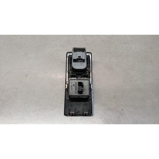 INTERRUTTORI E PULSANTI ALZAVETRI MAN TGE usato