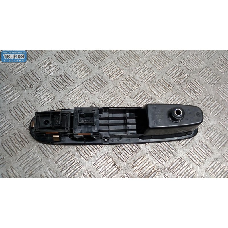 LANCIA VARIOUS SWITCHES AND BUTTONS A
 LANCIA Ypsilon 2015> used
