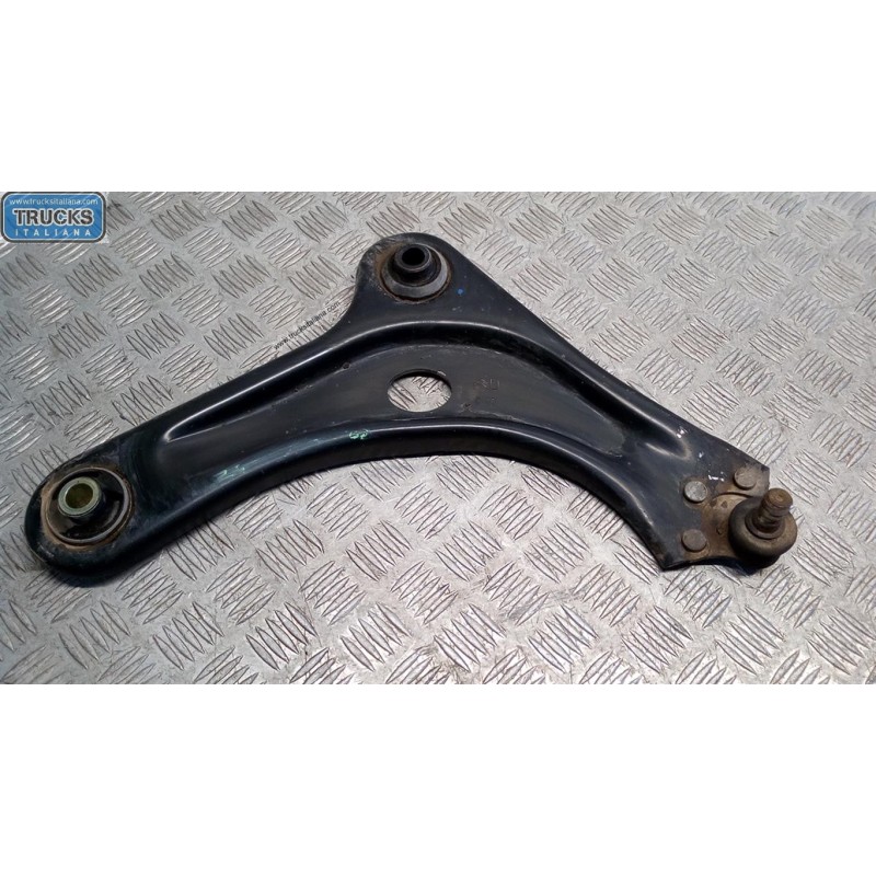 PEUGEOT BRACCIO OSCILLANTE ANTERIORE INFERIORE DESTRO PEUGEOT 208 2012>2015 usato