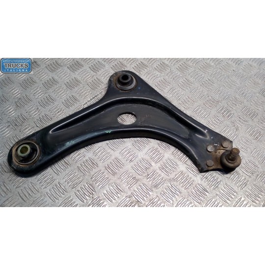 BRACCIO OSCILLANTE ANTERIORE INFERIORE DESTRO PEUGEOT 208 2012>2015 usato