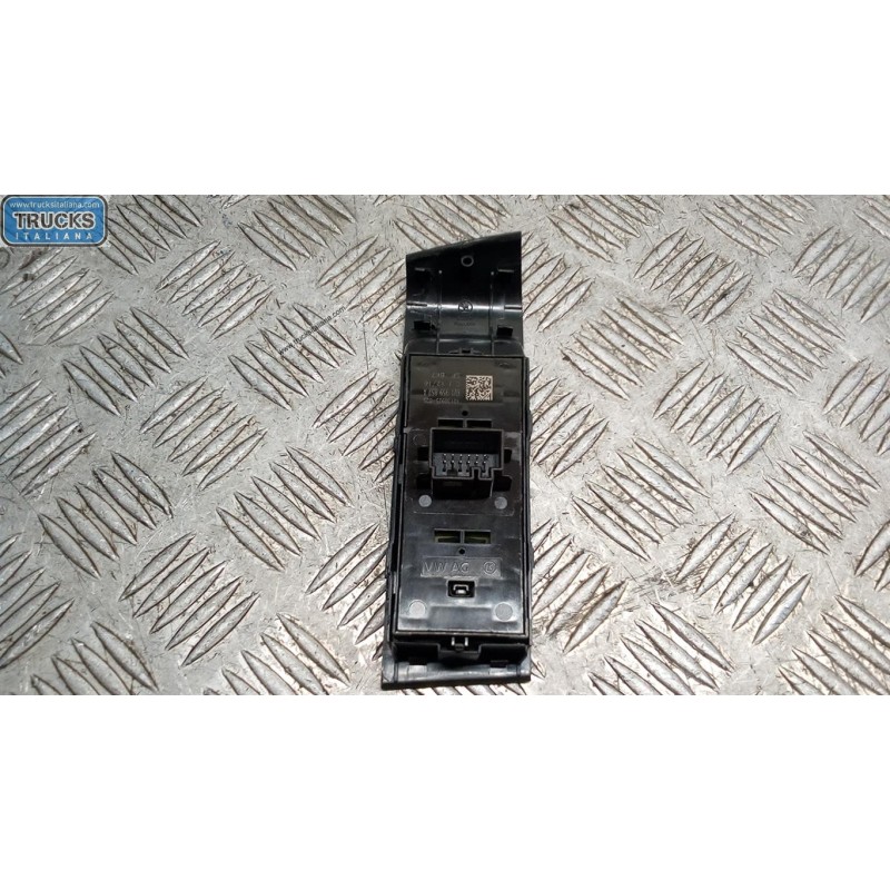 SKODA INTERRUTTORI E PULSANTI ALZAVETRI SKODA Fabia 2014> (NJ) usato