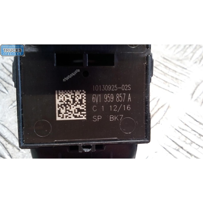 SKODA INTERRUTTORI E PULSANTI ALZAVETRI SKODA Fabia 2014> (NJ) usato