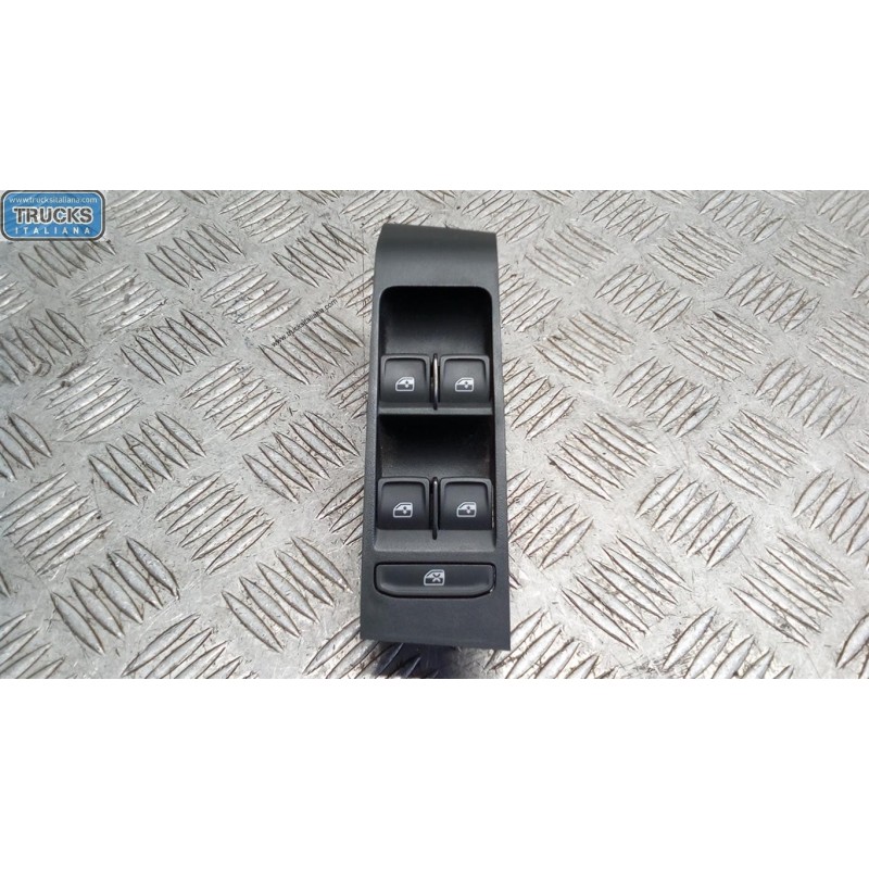 SKODA INTERRUTTORI E PULSANTI ALZAVETRI SKODA Fabia 2014> (NJ) usato