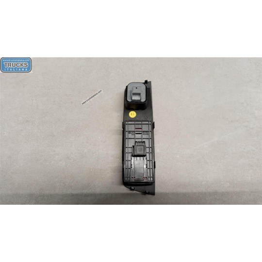 INTERRUTTORI E PULSANTI ALZAVETRI AUDI A1 2010> usato