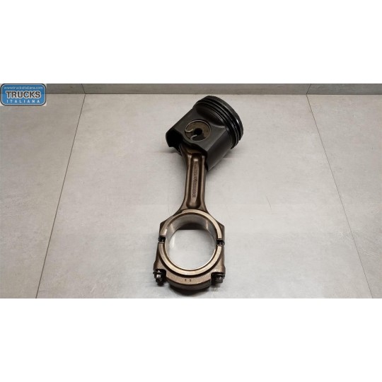 PISTONE MOTORE RENAULT truck T 2014> usato