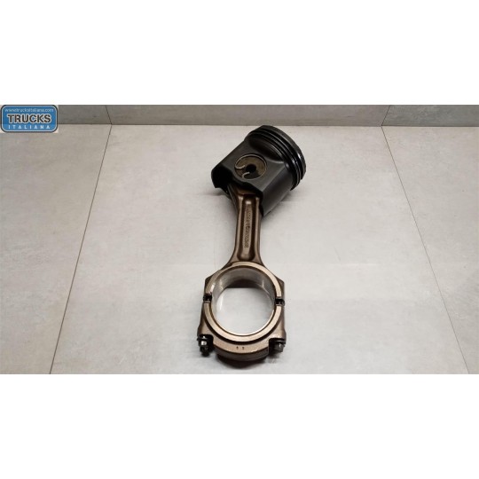 PISTONE MOTORE RENAULT truck T 2014> usato