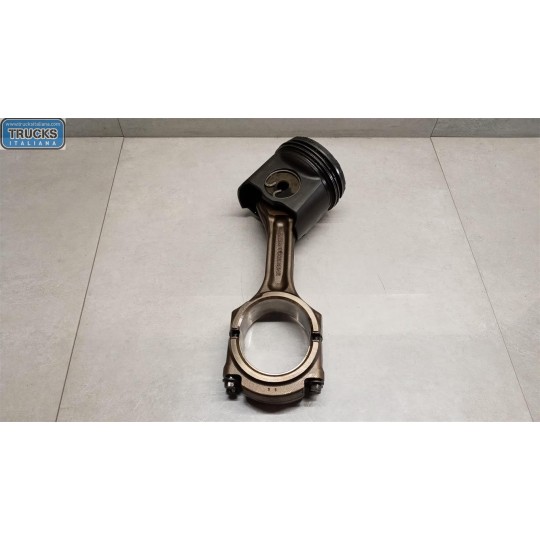 PISTONE MOTORE RENAULT truck T 2014> usato