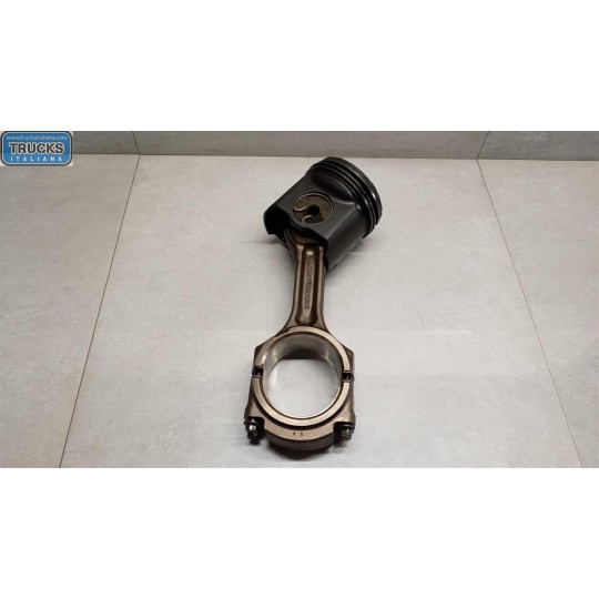 PISTONE MOTORE RENAULT truck T 2014> usato