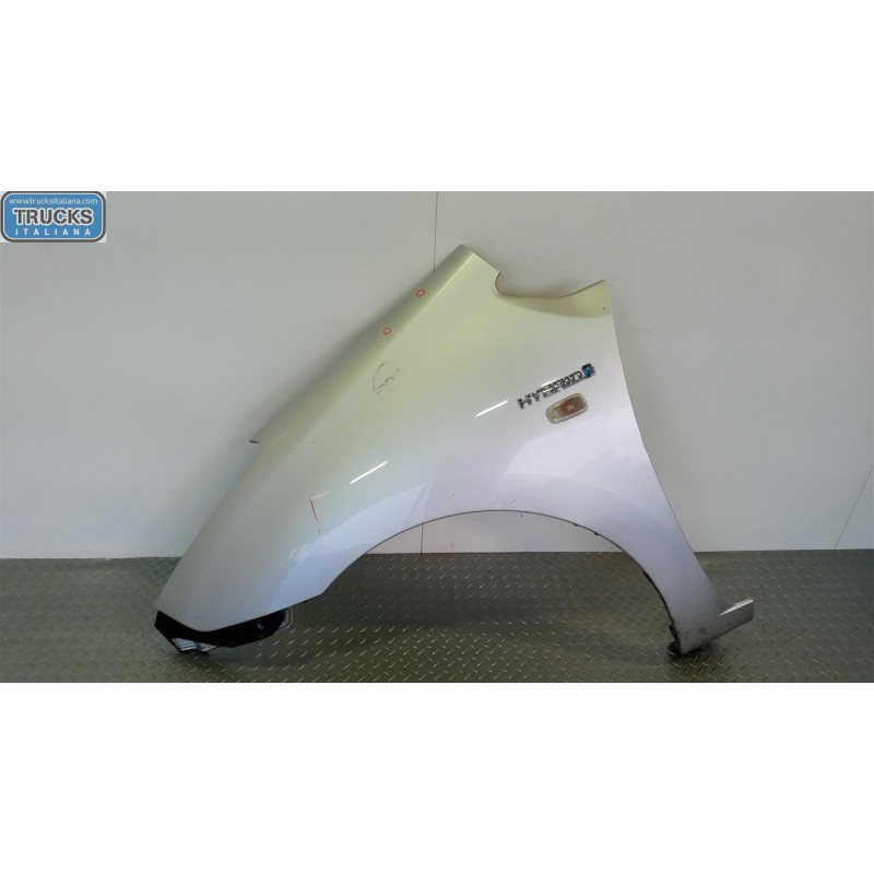 TOYOTA LEFT FRONT MUDGUARD  TOYOTA Prius 2004>2008 used