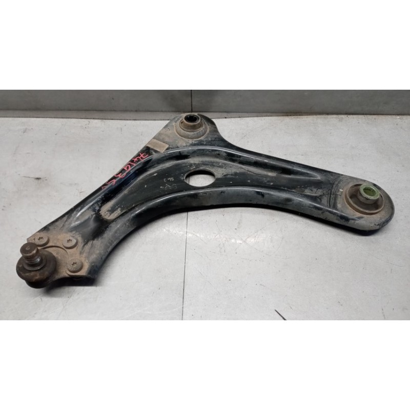 CITROEN CONTROL ARM FRONT LOWER LEFT  CITROEN C3 2016>2020 used