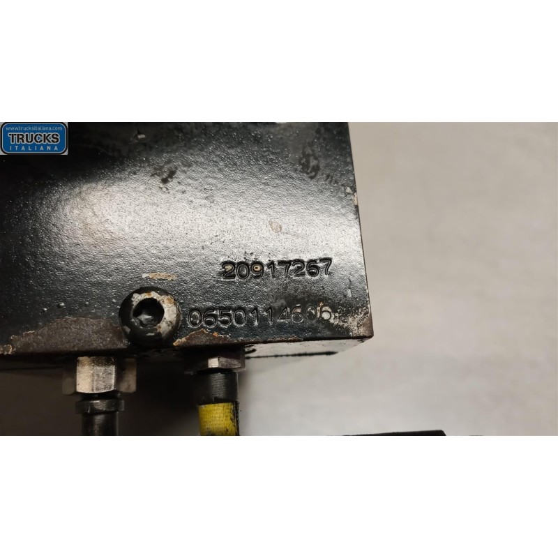 VOLVO truck POMPA IDR ALZACABINA VOLVO truck FH13 usato