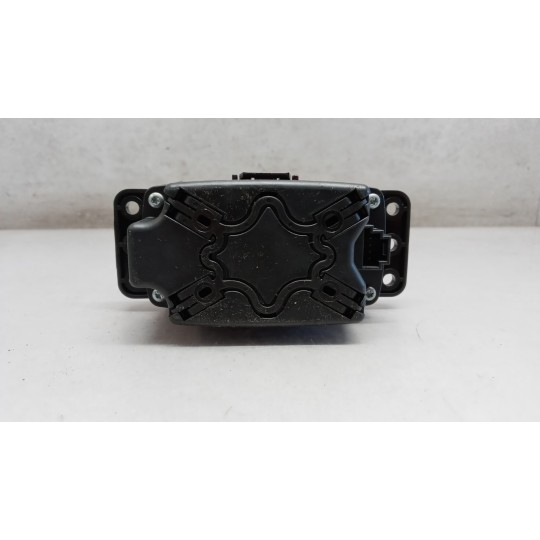 INTERRUTTORI E PULSANTI ABITACOLO MERCEDES-BENZ Classe CLA (C117) 2016>2019 usato