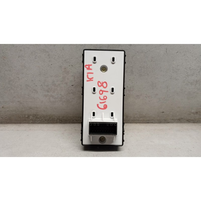 KIA INTERRUTTORI E PULSANTI ALZAVETRI KIA Rio 2017> usato