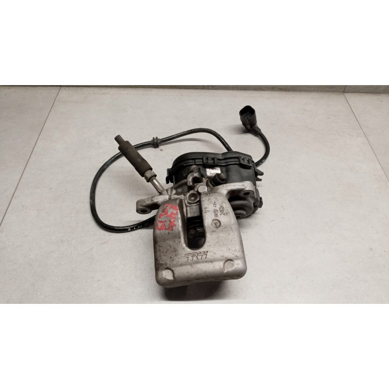 MERCEDES-BENZ PINZA POSTERIORE DESTRA MERCEDES-BENZ Classe CLA (C117) 2016>2019 usato