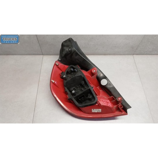 FARO POSTERIORE ESTERNO DESTRO RENAULT Clio 2005>2009 usato