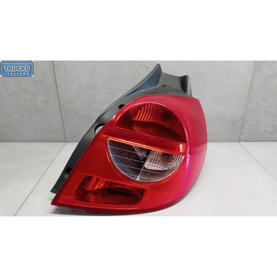 FARO POSTERIORE ESTERNO DESTRO RENAULT Clio 2005>2009 usato