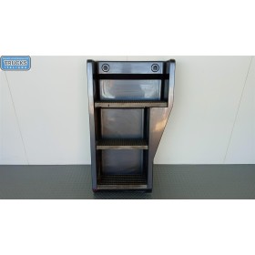 foot up right
 RENAULT...