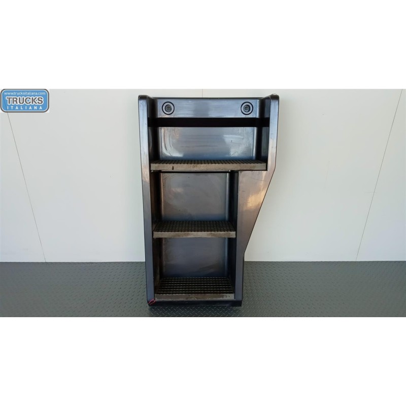 RENAULT truck PEDANA SALITA A/DX RENAULT truck Magnum 2001>2010 usato