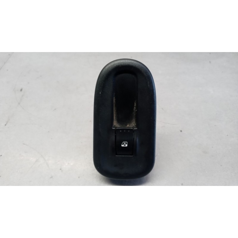 RENAULT van INTERRUTTORI E PULSANTI ALZAVETRI RENAULT van Master 2014>2019 usato