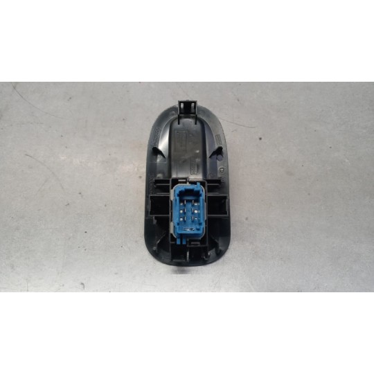 INTERRUTTORI E PULSANTI ALZAVETRI RENAULT van Master 2014>2019 usato