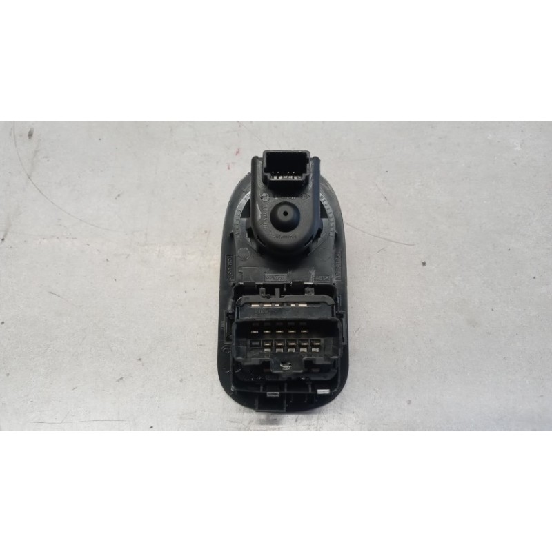 RENAULT van INTERRUTTORI E PULSANTI ALZAVETRI RENAULT van Master 2014>2019 usato