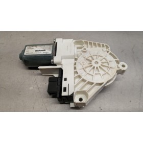 ALZA VETRI ANTERIORI...