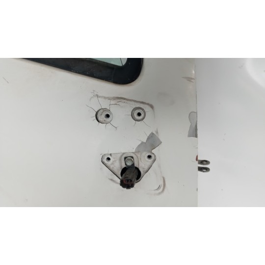 RIGHT FRONT DOOR  ISUZU NPR used