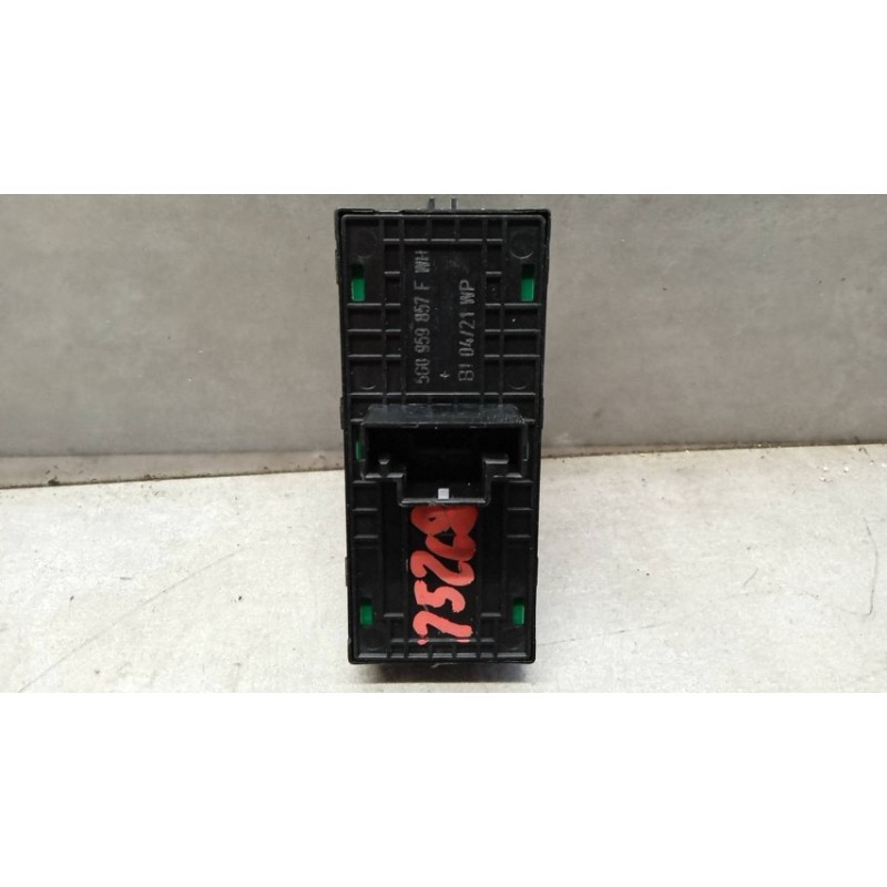 VOLKSWAGEN INTERRUTTORI E PULSANTI ALZAVETRI VOLKSWAGEN Polo 2017>2021 usato