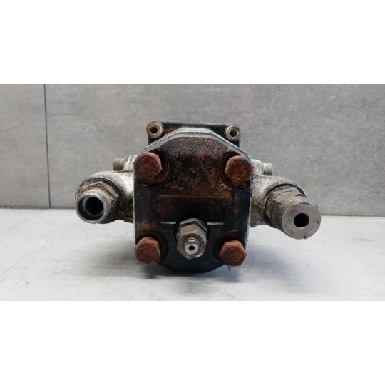 HYDRAULIC PUMP  ISUZU NPR used