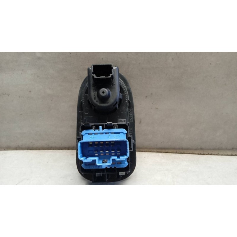 NISSAN Van INTERRUTTORI E PULSANTI ALZAVETRI NISSAN Van NV400 2011> usato