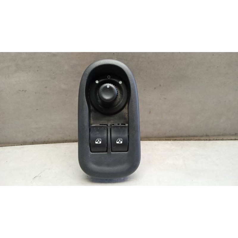 NISSAN Van INTERRUTTORI E PULSANTI ALZAVETRI NISSAN Van NV400 2011> usato