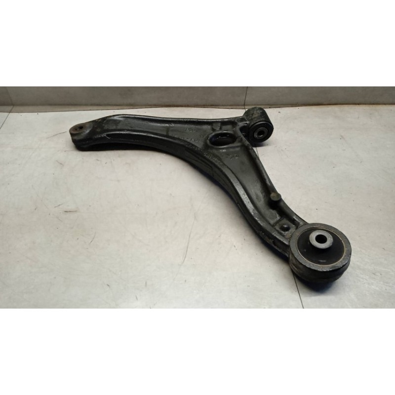 NISSAN Van BRACCIO OSCILLANTE ANTERIORE INFERIORE DESTRO NISSAN Van NV400 2011> usato