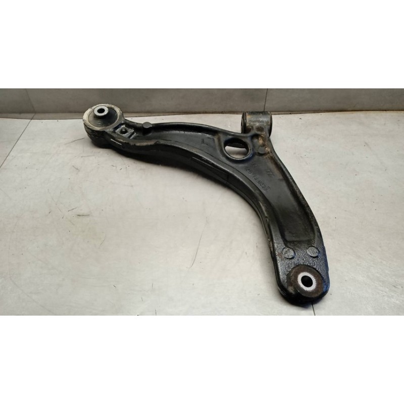 NISSAN Van BRACCIO OSCILLANTE ANTERIORE INFERIORE SINISTRO NISSAN Van NV400 2011> usato