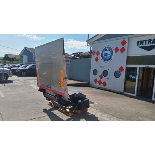 TAIL LIFT IVECO EUROCARGO 2000>2005  used