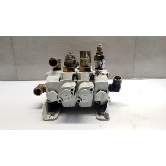 DISTRIBUTORE IDRAULICO . . used