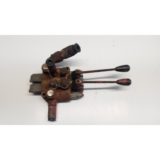 DISTRIBUTORE IDRAULICO . . used